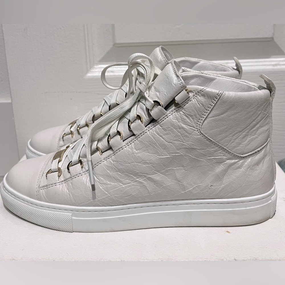 BALENCIAGA WOMEN'S SNEAKER SIZE 8- white